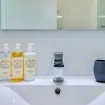 Luxury Beachfront 2bd Ac Wifi Ocean Balcony 아파트 *