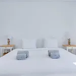 Luxury Beachfront 2bd Ac Wifi Ocean Balcony Apartment *