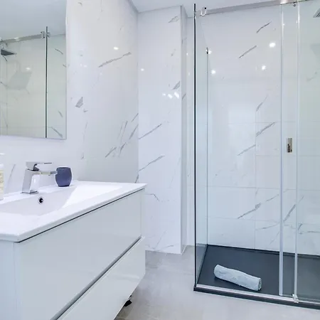 Апартаменты Premium Beachfront 2bd Ac Wifi Ocean Balcony