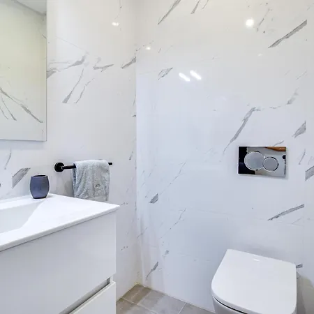 Апартаменты Premium Beachfront 2bd Ac Wifi Ocean Balcony