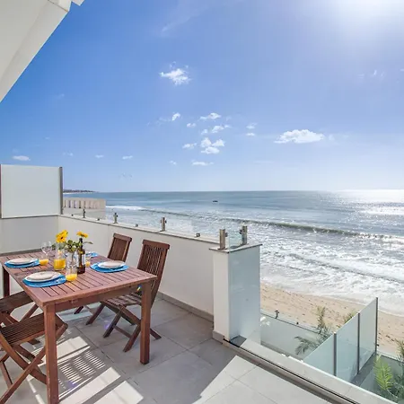 Апартаменты Premium Beachfront 2bd Ac Wifi Ocean Balcony *