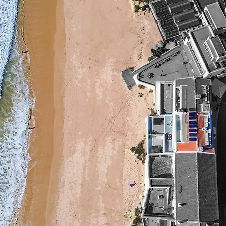 Апартаменты Premium Beachfront 2bd Ac Wifi Ocean Balcony