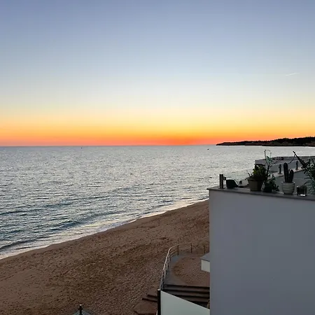 Premium Beachfront 2bd Ac Wifi Ocean Balcony